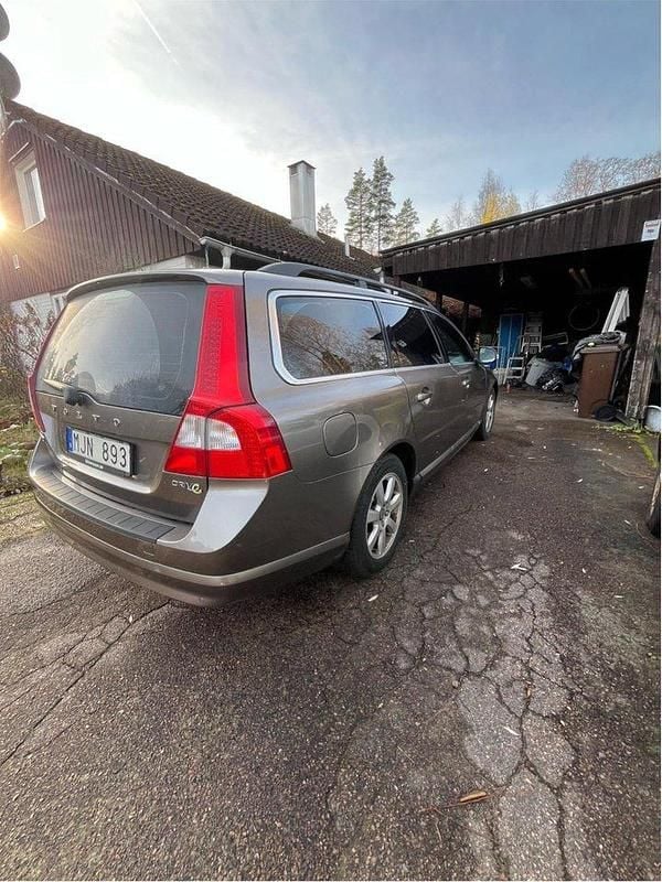 Grå Begagnad 2011 Volvo V70 Kombi | 40 000 kr (Superpris) - Bild 1/2