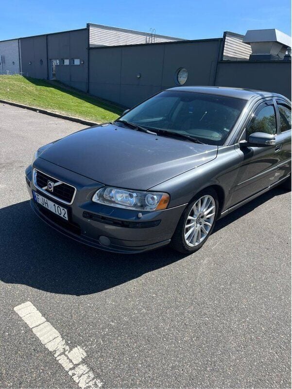 Grå Begagnad 2007 Volvo S60 Summum Sedan | 30 000 kr (Superpris) - Bild 1/4