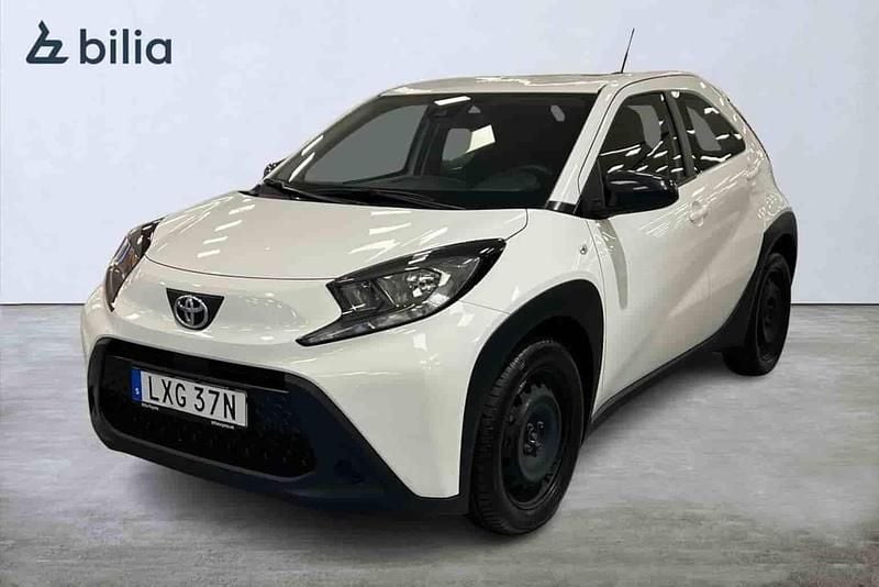 Vit Begagnad 2022 Toyota Aygo Halvkombi | 159 900 kr (Marknadspris) - Bild 1/1