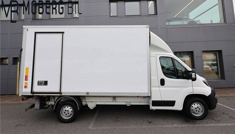 Vit Begagnad 2018 Peugeot Boxer Van | 224 900 kr - Bild 1/3