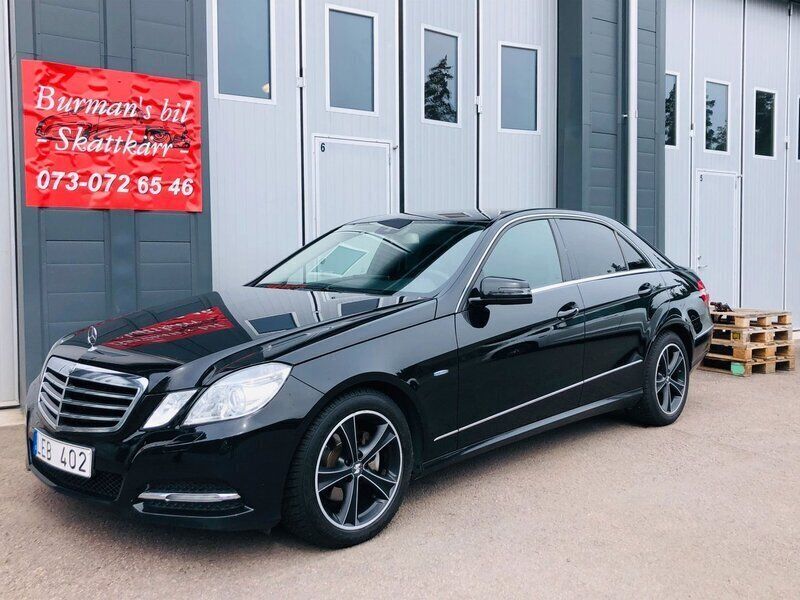Svart Begagnad 2011 Mercedes E200 Avantgarde Sedan | 104 900 kr (Bra pris) - Bild 1/4