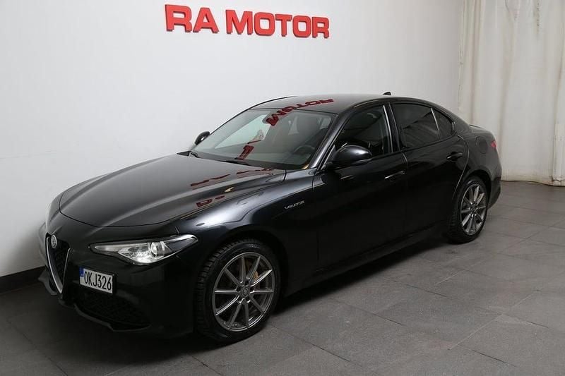 Svart Begagnad 2018 Alfa Romeo Giulia Veloce Sedan | 259 900 kr (Marknadspris) - Bild 1/3