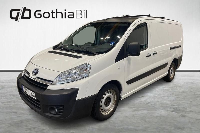 Vit Begagnad 2013 Toyota Proace Minibuss | 59 900 kr (Marknadspris) - Bild 1/4