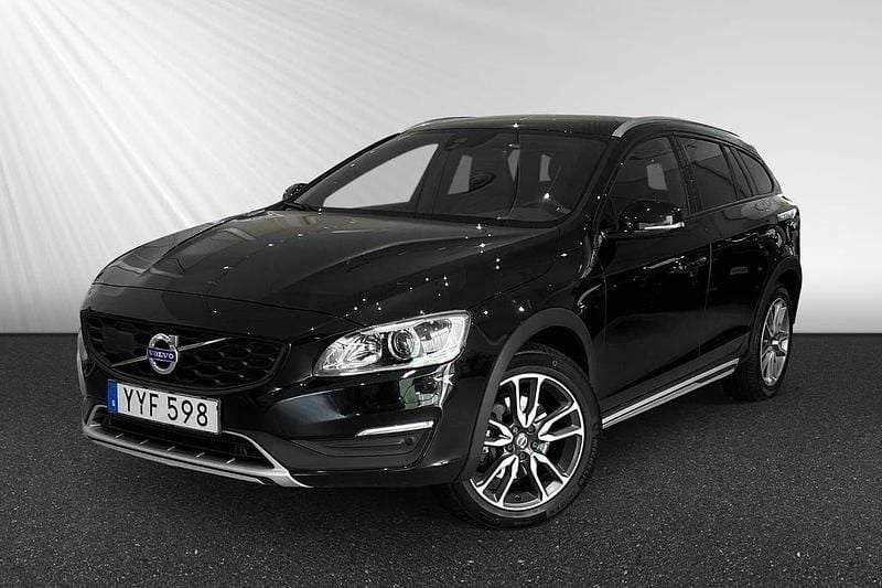 Svart Begagnad 2017 Volvo V60 CC Standard Kombi | 209 900 kr (Marknadspris) - Bild 1/4