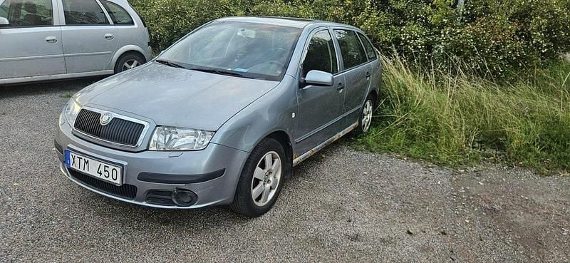 Grå Begagnad 2006 Skoda Fabia Halvkombi | 5 500 kr (Marknadspris) - Bild 1/4