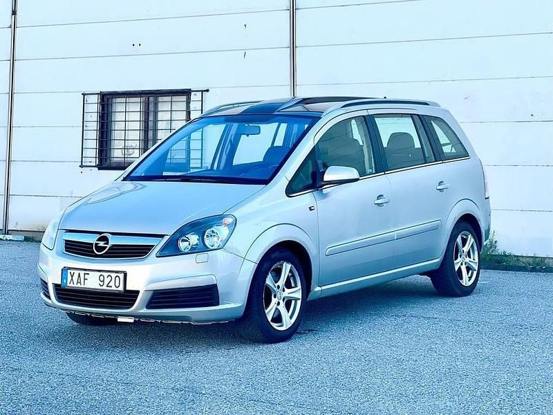 Grå Begagnad 2006 Opel Zafira Minibuss | 24 900 kr (Superpris) - Bild 1/4