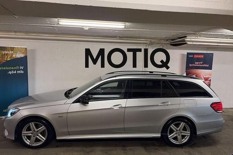 Silver Begagnad 2016 Mercedes E220 AMG Kombi | 159 900 kr (Bra pris) - Bild 1/4
