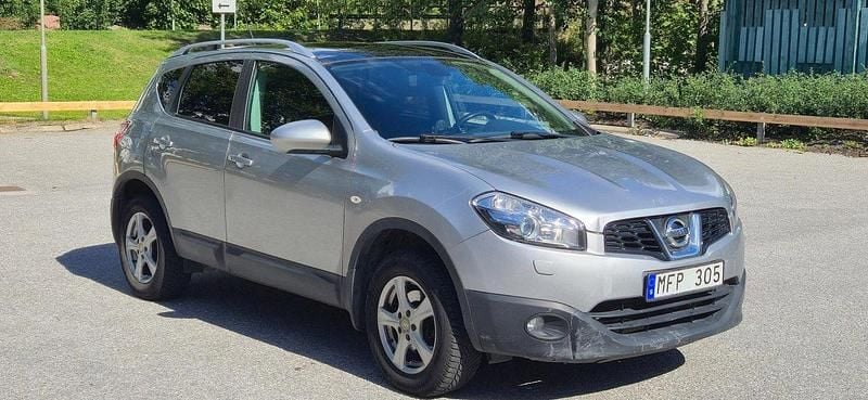 Silver Begagnad 2011 Nissan Qashqai SUV | 85 000 kr (Bra pris) - Bild 1/4