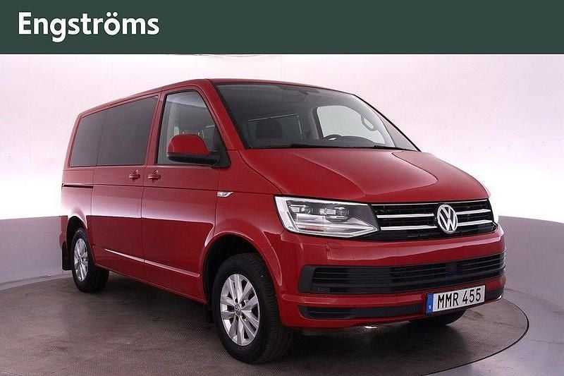 Röd (körsbärsröd) Begagnad 2016 VW Multivan Van | 279 000 kr (Superpris) - Bild 1/4