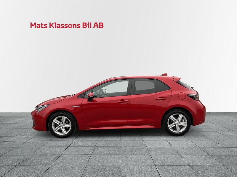 Begagnad Toyota Corolla Hybrid Style 124 HK (91 kW) 2019 Röd Halvkombi