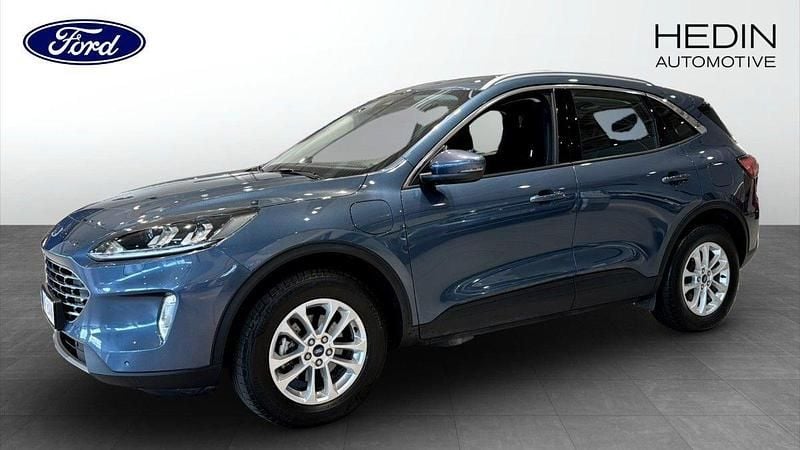 Blå (blue) Begagnad 2023 Ford Kuga Titanium SUV | 269 900 kr (Marknadspris) - Bild 1/4