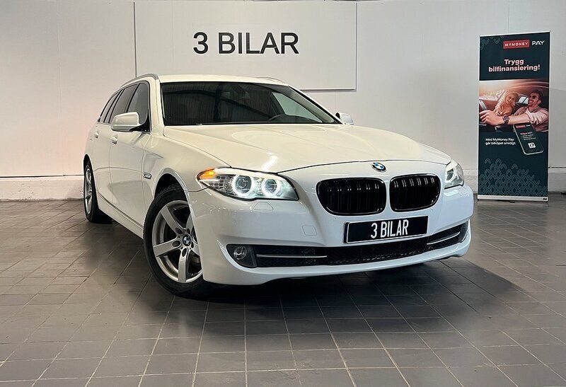Vit Begagnad 2011 BMW 520 Kombi | 99 900 kr (Marknadspris) - Bild 1/4