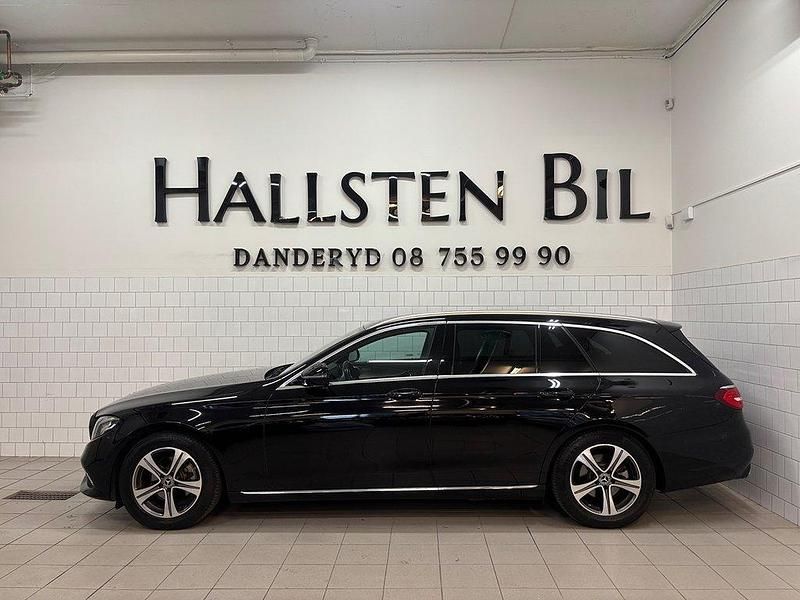 Svart Begagnad 2018 Mercedes E200 Avantgarde Kombi | 219 500 kr (Marknadspris) - Bild 1/4