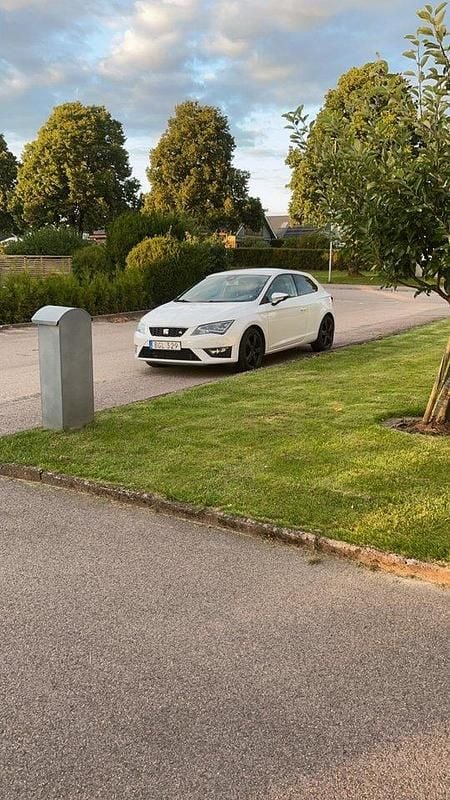 Vit Begagnad 2014 Seat Leon SC FR Halvkombi | 90 000 kr - Bild 1/4
