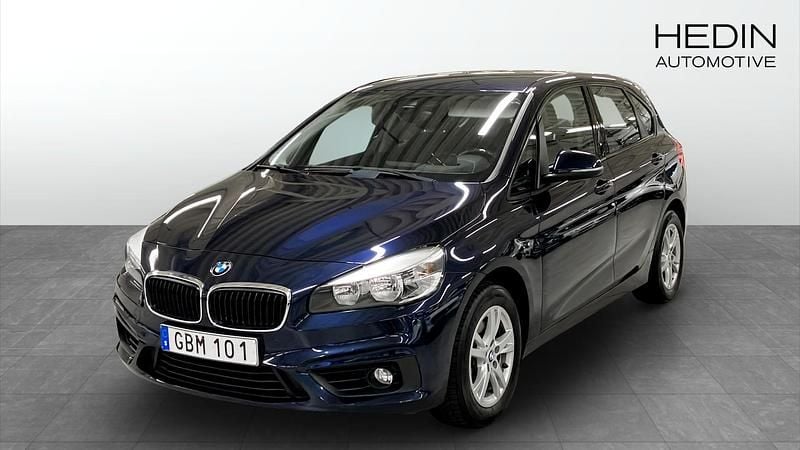 Blå Begagnad 2015 BMW 218 Kombi | 139 900 kr (Superpris) - Bild 1/4