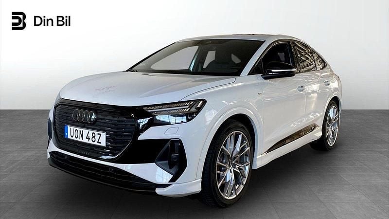 Vit Begagnad 2022 Audi Q4 Sportback e-tron S-Line SUV | 399 000 kr (Marknadspris) - Bild 1/4