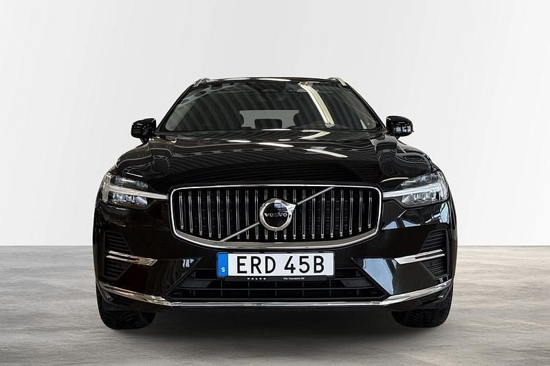 Begagnad Volvo XC60 Core 355 HK (261 kW) 2023 Svart SUV
