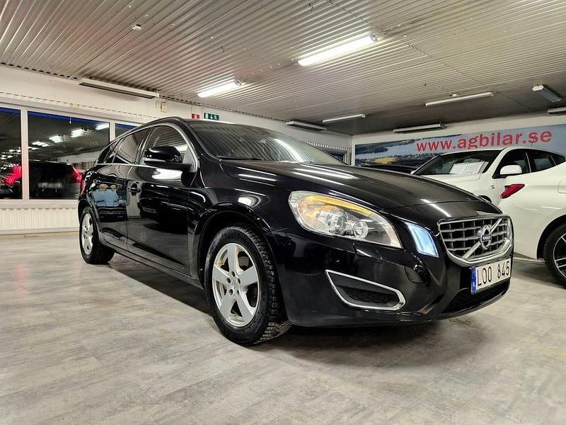 Begagnad Volvo V60 Momentum 163 HK (119 kW) 2011 Svart Kombi