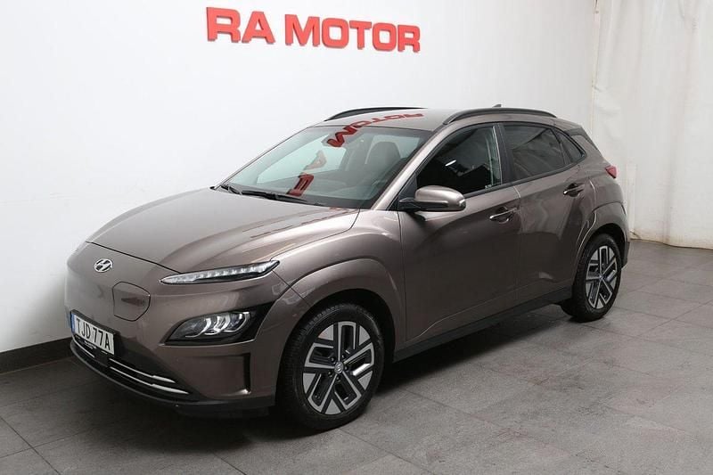 Brun Begagnad 2021 Hyundai Kona Essential SUV | 199 800 kr (Marknadspris) - Bild 1/3