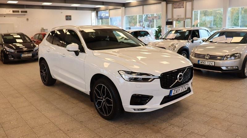 Vit Begagnad 2017 Volvo XC60 Momentum SUV | 295 000 kr (Marknadspris) - Bild 1/4