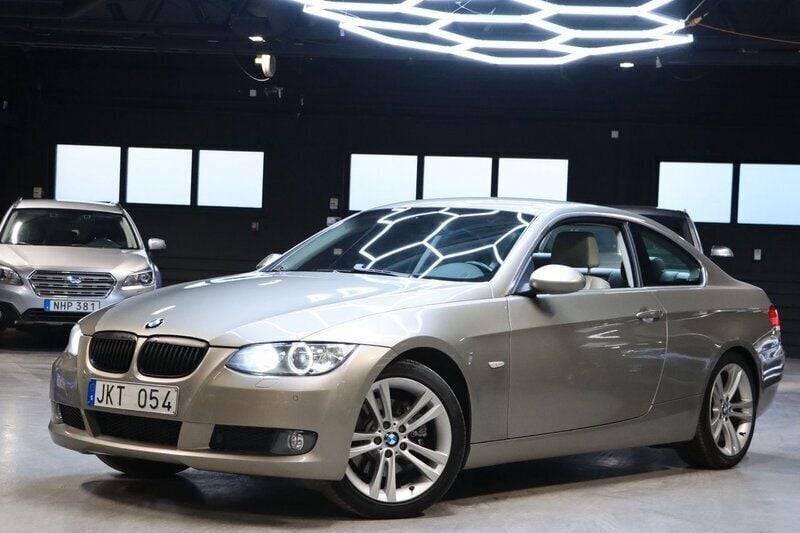Ljusbrun (brun) Begagnad 2008 BMW 325 Comfort Edition Sportkupé | 149 900 kr (Dyr) - Bild 1/4