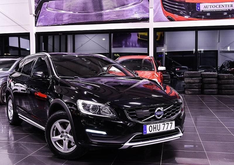 Begagnad Volvo V60 CC Summum 190 HK (139 kW) 2016 Svart Kombi