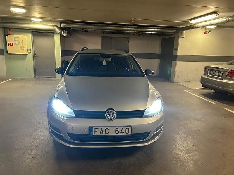 Silver Begagnad 2014 VW Golf VII Kombi | 120 000 kr (Marknadspris) - Bild 1/4