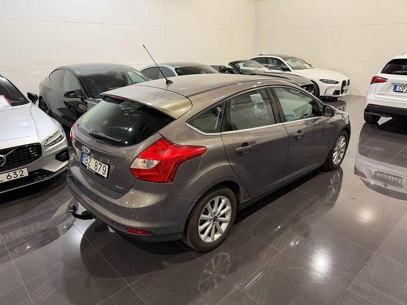 Begagnad Ford Focus Titanium 116 HK (85 kW) 2011 Brun Halvkombi