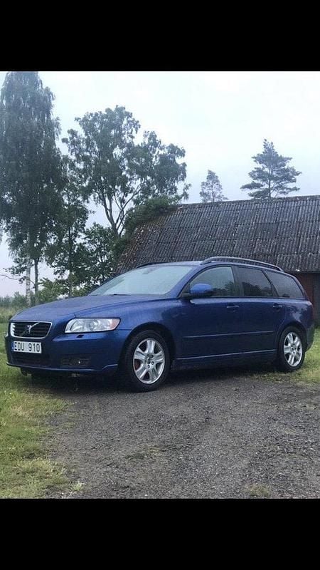 Blå Begagnad 2010 Volvo V50 Momentum Kombi | 11 000 kr (Superpris) - Bild 1/4