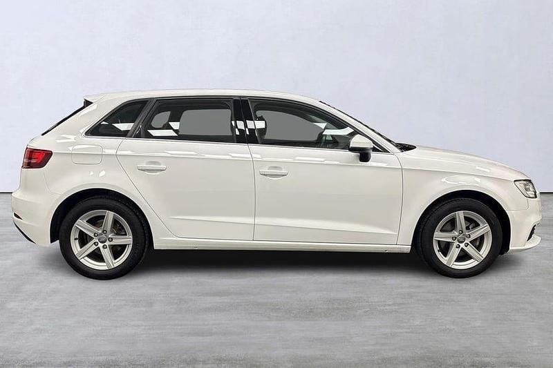 Begagnad Audi A3 Proline 151 HK (111 kW) 2018 Vit Sedan