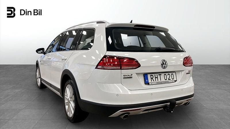 Begagnad VW Golf Alltrack 180 HK (132 kW) 2018 Vit Kombi