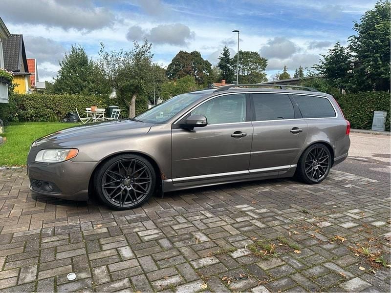 Grå Begagnad 2010 Volvo V70 Momentum Kombi | 49 900 kr (Bra pris) - Bild 1/4