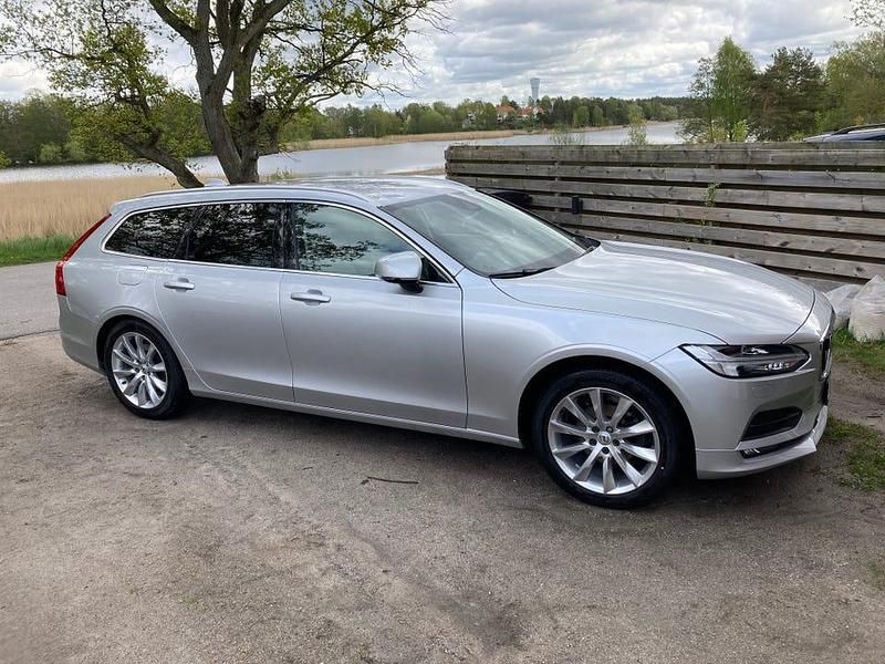 Silvermetallic Begagnad 2018 Volvo V90 Kombi | 220 000 kr (Bra pris) - Bild 1/3
