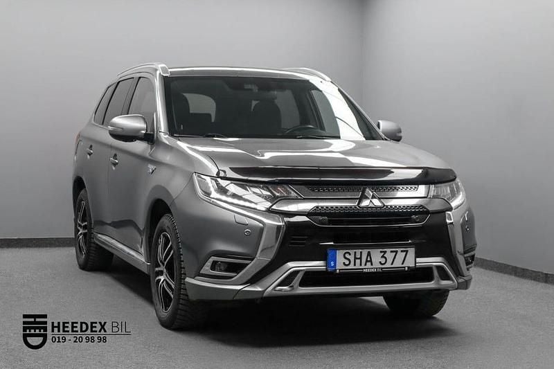 Begagnad Mitsubishi Outlander 224 HK (164 kW) 2020 Grå SUV