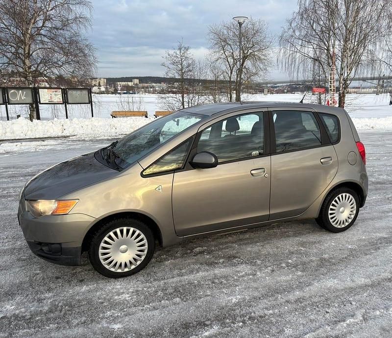 Begagnad Mitsubishi Colt 95 HK (69 kW) 2009 Halvkombi