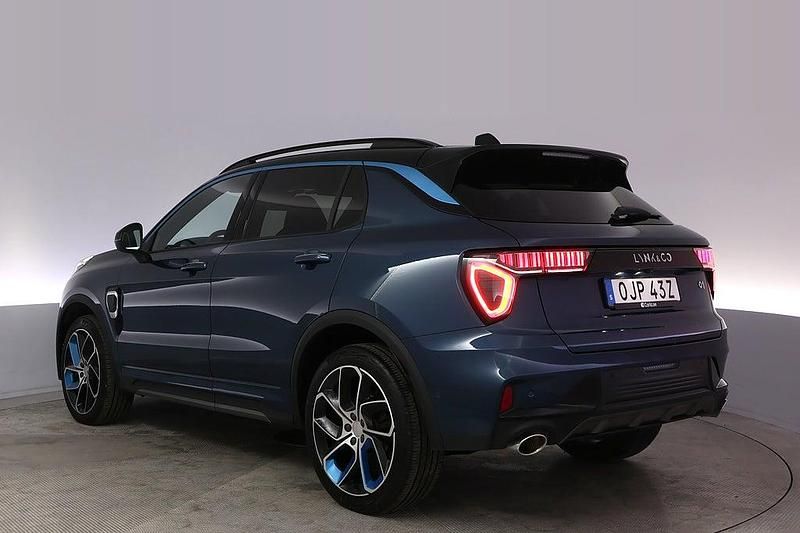 Begagnad Lynk & Co 01 261 HK (191 kW) 2023 Blå SUV