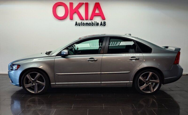 Silver Begagnad 2009 Volvo S40 R-Design Summum Sedan | 99 900 kr (Dyr) - Bild 1/4