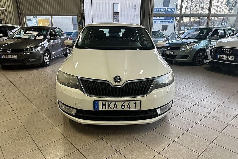Begagnad Skoda Rapid 105 HK (77 kW) 2014 Vit Halvkombi