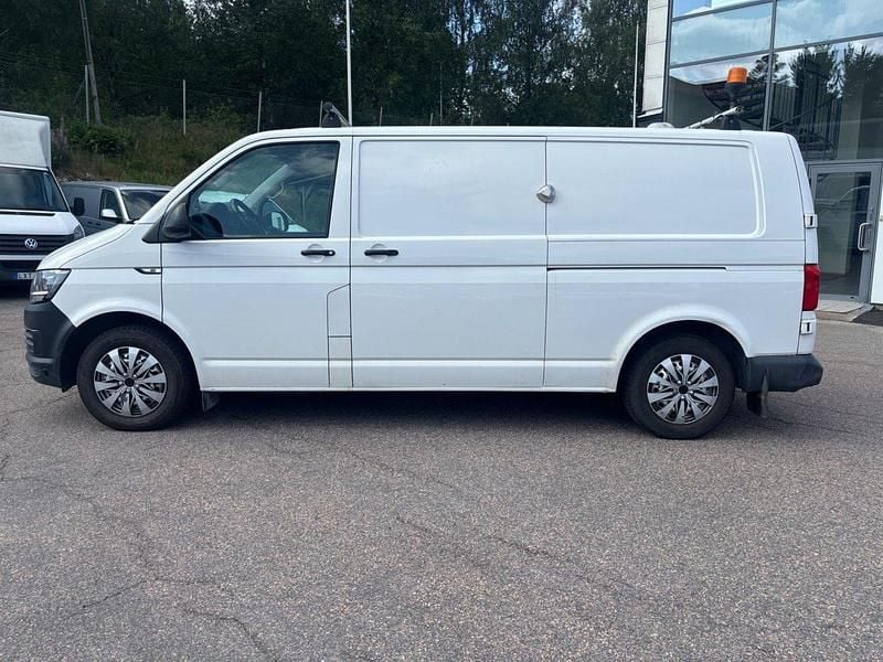 Vit Begagnad 2016 VW T6 Van | 97 300 kr - Bild 1/4