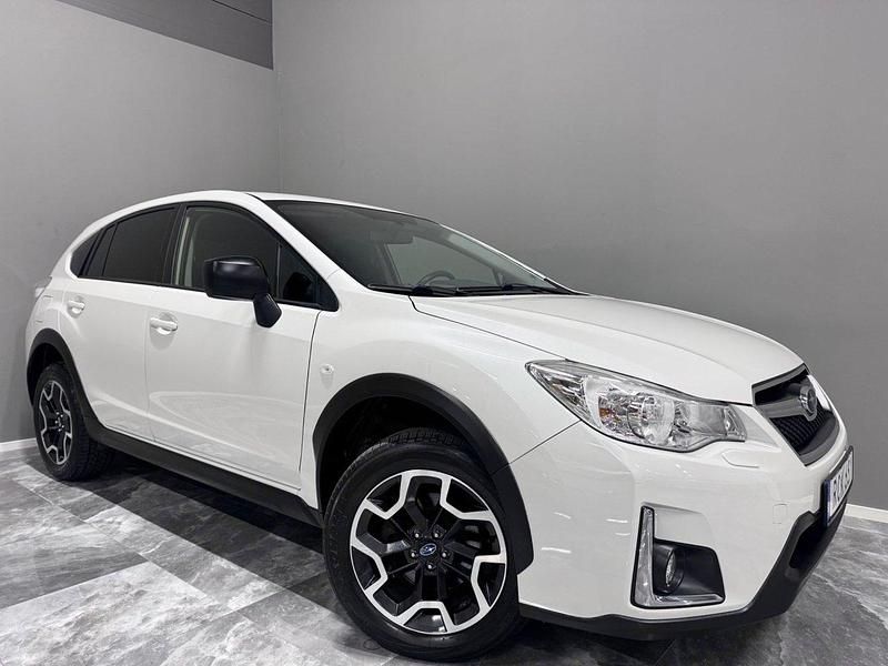 Vit Begagnad 2017 Subaru XV SUV | 189 900 kr (Dyr) - Bild 1/4