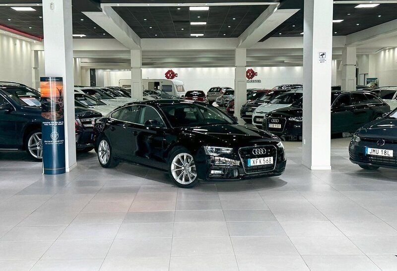 Svart Begagnad 2015 Audi A5 Sportback Sport Halvkombi | 142 900 kr (Marknadspris) - Bild 1/4