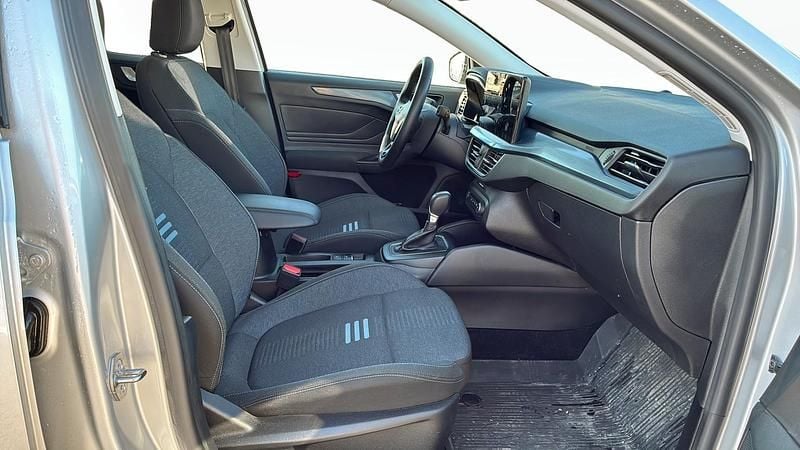 Begagnad Ford Focus Active 124 HK (91 kW) 2023 Moondust silver Kombi