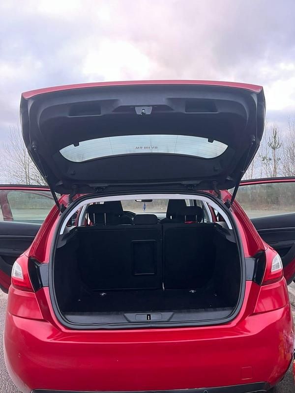 Begagnad Peugeot 308 131 HK (96 kW) 2015 Röd Halvkombi