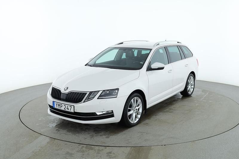 Vit Begagnad 2017 Skoda Octavia Kombi | 129 000 kr (Lite dyr) - Bild 1/4