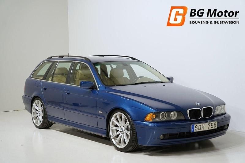 Blå Begagnad 2000 BMW 530 Kombi | 69 900 kr - Bild 1/4