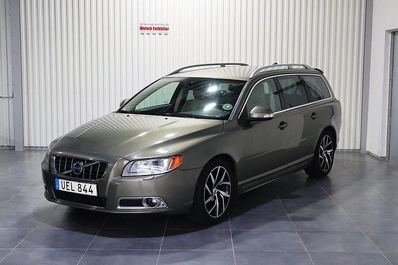 Grön Begagnad 2010 Volvo V70 Summum Kombi | 49 900 kr (Marknadspris) - Bild 1/4