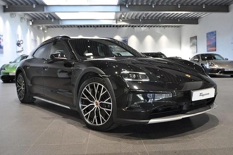 Svart (jet black metallic) Begagnad 2024 Porsche Taycan Cross Turismo Kombi | 1 075 000 kr - Bild 1/4