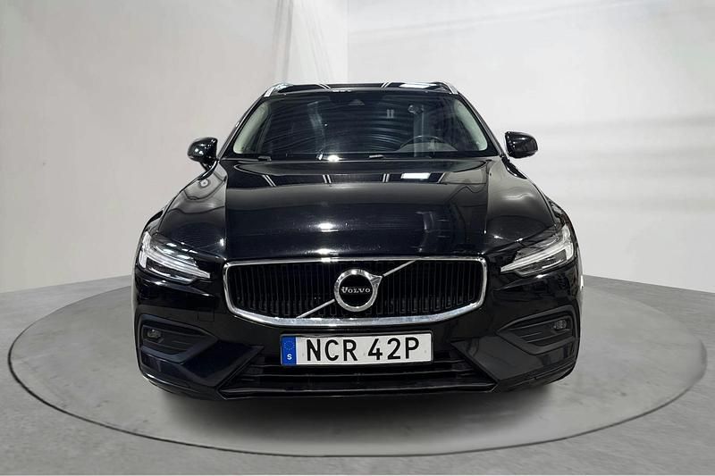Begagnad Volvo V60 Momentum 150 HK (110 kW) 2020 Svart Kombi