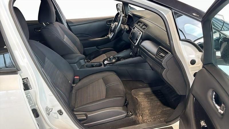 Begagnad Nissan Leaf N-Connecta 110 kW (150 HK) 2019 Vit Halvkombi