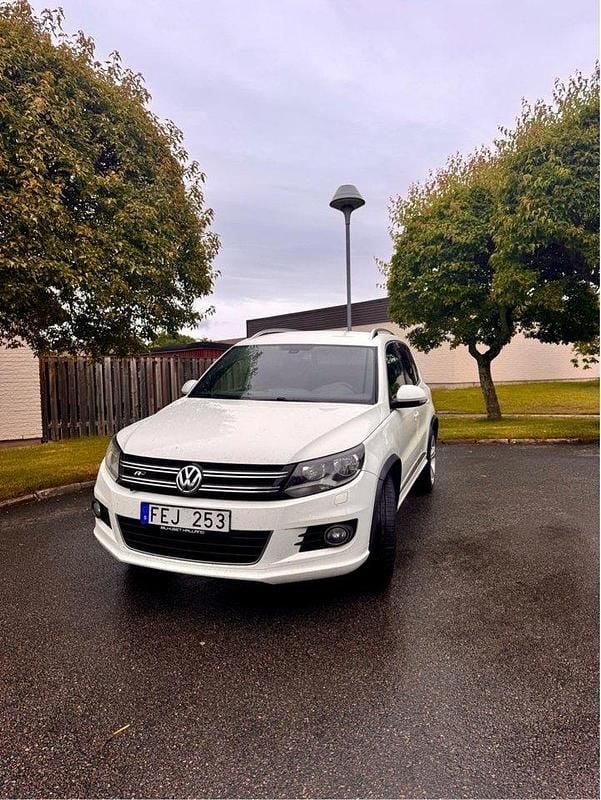 Vit Begagnad 2014 VW Tiguan Sportline SUV | 99 900 kr (Bra pris) - Bild 1/4